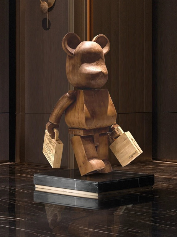 Ours violent de sculpture sur bois d'animal en bois personnalisable